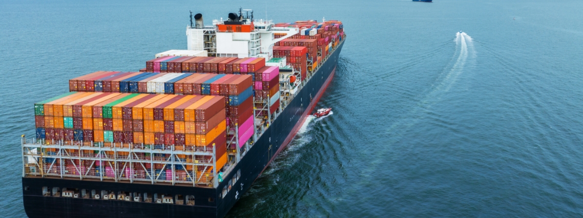 コンテナが乗った船